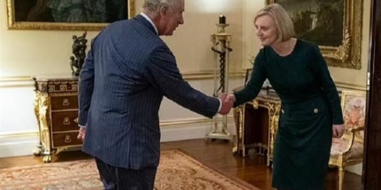 “عزيزتي آه يا عزيزتي”.. زلة لسان تحرج الملك تشارلز في لقائه بـ ليز تراس