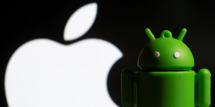 تنافس تكنلوجي بين غوغل وأبل في عالم السيارات