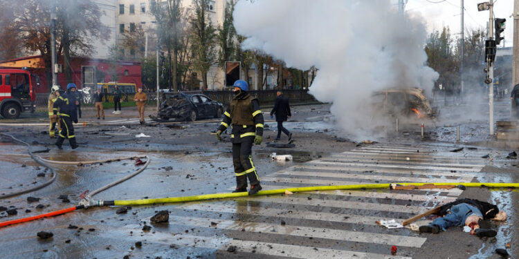 روسيا تطلق 75 صاروخا على مدن أوكرانيا