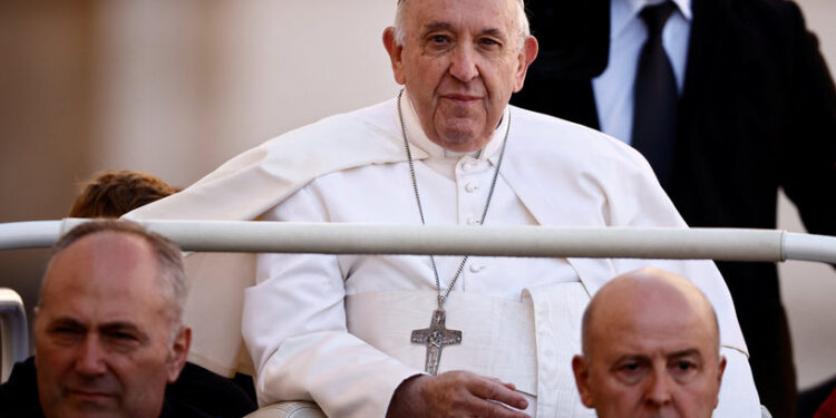 البابا فرنسيس ينتقد “محدودية” الأمم المتحدة