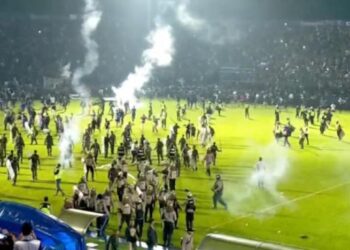 مصرع 174 شخصاً بحادث تدافع في مباراة بالدوري الإندونيسي 