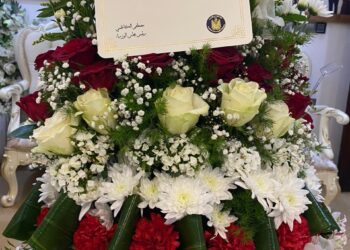 السيد الكاظمي يبعث باقة ورد وتهنئة للامي بمناسبة اعادة انتخابه رئيسا لاتحاد الصحفيين العرب