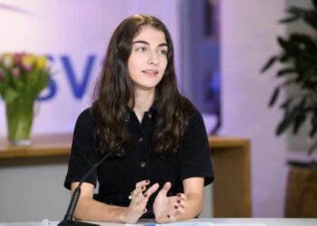 تعيين أصغر وزيرة عمرها 26 عامًا من أصول إيرانيّة في السويد