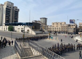 تجمع لمتظاهرين وسط تشديدات أمنية في ساحة التحرير