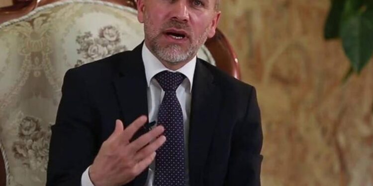 معالجة ملف مزدوجي الرواتب سيوفر مليون فرصة عمل