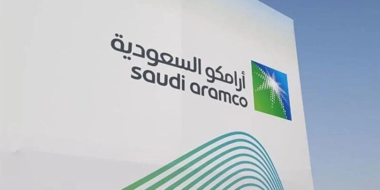 “أرامكو السعودية”  تفاجئ الأسواق وترفع سعر نفطها إلى الولايات المتحدة