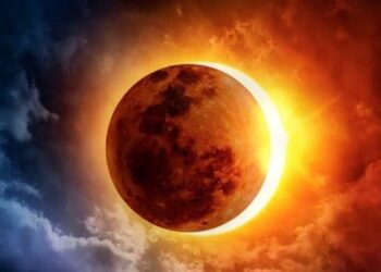 خبيرة طاقة .. الزمن توقف وأصحاب النوايا السيئة سيتساقطون ,, (عن كسوف الشمس)