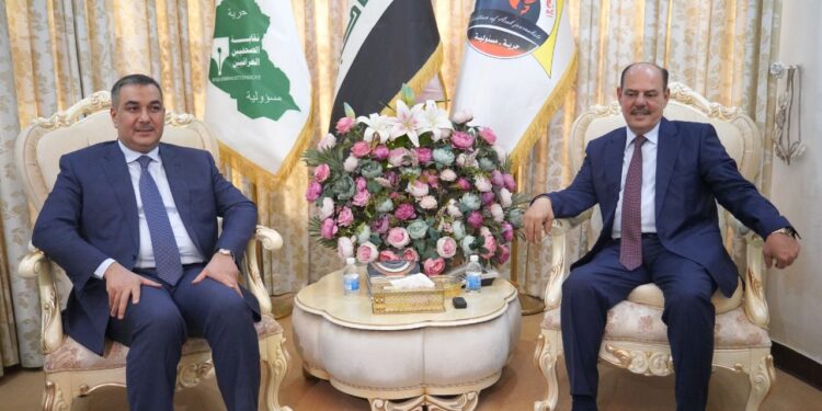 محافظ البنك المركزي يزور نقابة الصحفيين العراقيين