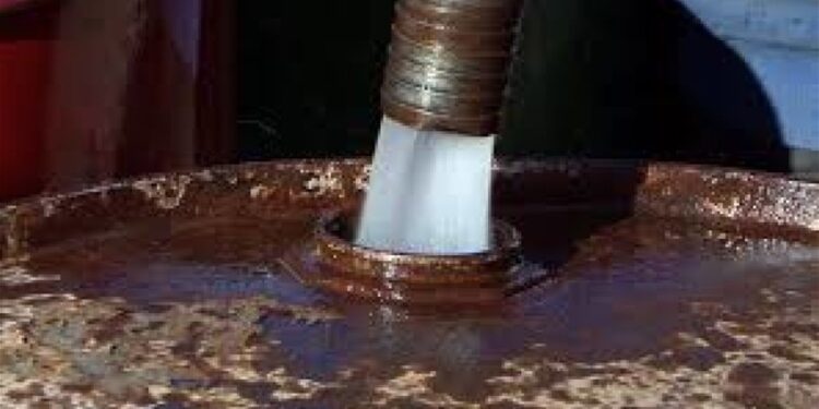 المباشرة بتجهيز 4 محافظات بالنفط الأبيض .. (100 لتر لكل عائلة)