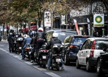 “خريف الغضب الفرنسي” يتصـــاعد ضد تهديدات الحكومة