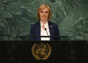 مستقبل ليز تراس السياسي على المحك بعد قرارات وزير المالية الجديد