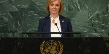 مستقبل ليز تراس السياسي على المحك بعد قرارات وزير المالية الجديد