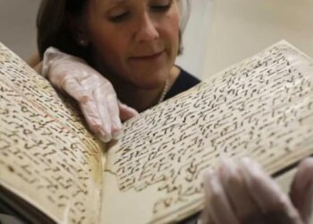 متحف اللوفر يعرض مخطوطة لـ”القرآن الكريم” تعود للقرن الثامن الميلادي