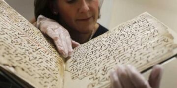 متحف اللوفر يعرض مخطوطة لـ”القرآن الكريم” تعود للقرن الثامن الميلادي