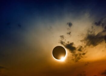 مواكبة البث المباشر لكسوف الشمس