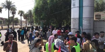 بدء توافد المتظاهرين الى ساحة النسور