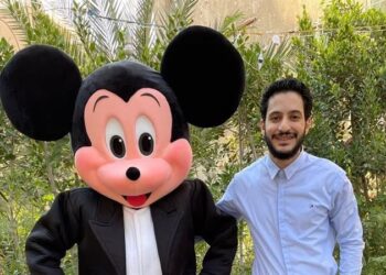 شاب فضل صناعة عرائس ديزني على هندسة الميكانيكا ,,, “بدأها ببكار ووصل إلى العالمية”