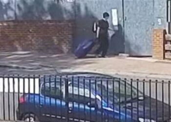 طبيبة تقطع رأس صديقتها وتتجول بها في شوارع لندن