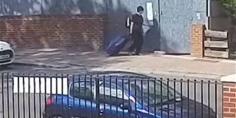 طبيبة تقطع رأس صديقتها وتتجول بها في شوارع لندن