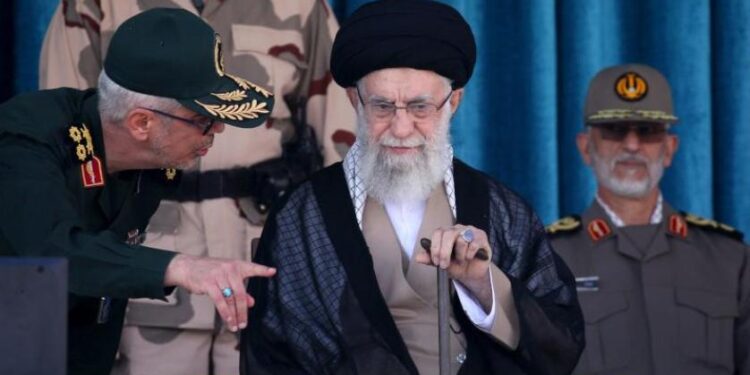 خامنئي يتــهم (أميركا وإسرائيل) بالوقوف وراء الاحتجاجات في إيران