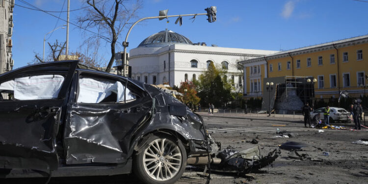 أوكرانيون يتبرعون بـ10 ملايين دولار في 24 ساعة