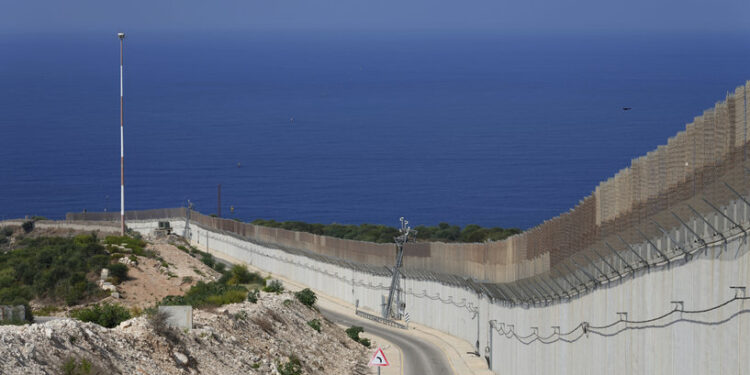 الاعلان عن احباط عملية تهريب مخدرات وأسلحة من لبنان