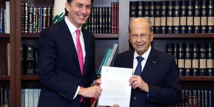 لبنان يدخل (عهدا جديدا) بعد اتفاق الترسيم البحري مع إسرائيل