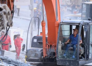 انتشــــال جثة حارس بناية المختبر الوطني