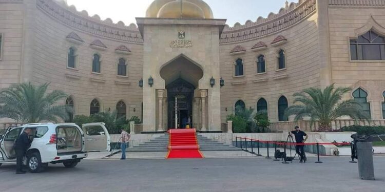 استعدادات في قصر السلام لتوقيع استلام رئيس الجمهورية القصر الرئاسي