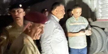 الفريق اول ابو رغيف يصل الى مكان انفجار صهريج البنوك