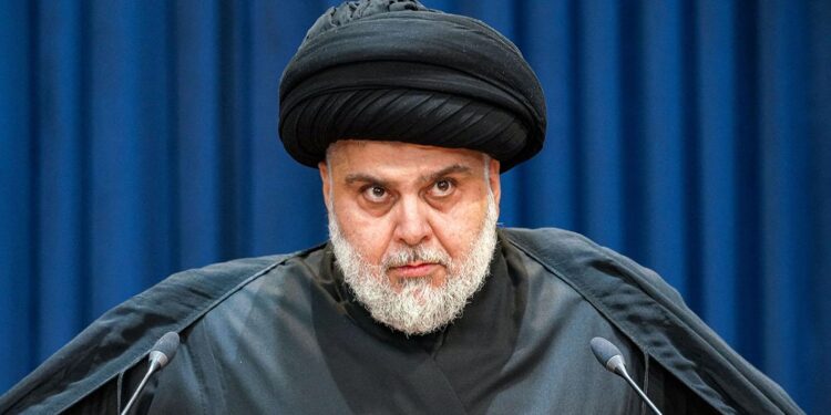 تحليــــل لــ “مركز كارنیغي” صراع مقتدى الصدر مع خصومه علی السلطة الدينية