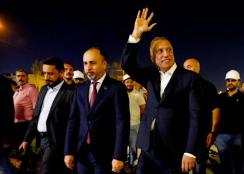 السيد الكاظمي يتفقد ساحة التحرير وحديقة الأمّة بعد اكتمال أعمال تأهيلهما