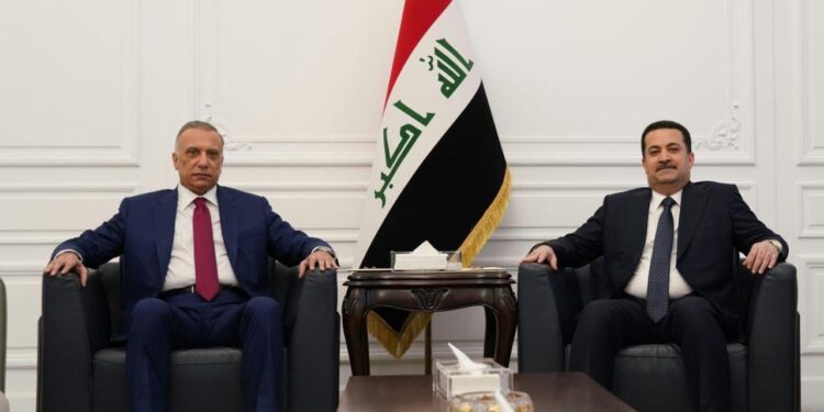 السوداني يتسلم مهامه رسميا خلال مراسم التسليم والاستلام مع رئيس الوزراء السابق مصطفى الكاظمي