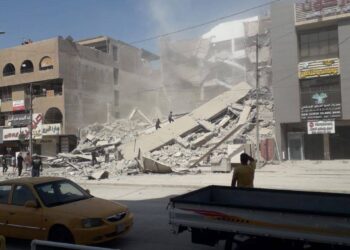 انهيار بناية بالكامل في ساحة الواثق وسط بغداد