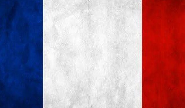 فرنسا تحث رعاياها على مغادرة إيران فوراً