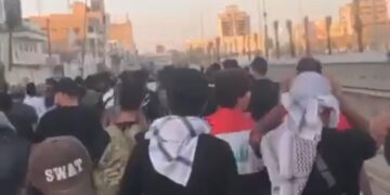 الاستمرار بالتجمع الجماهيري  في ساحة التحرير لإحياء الذكرى الثالثة لتشرين