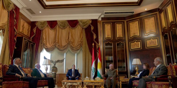 السيد الكاظمي يلتقي مسعود بارزاني في أربيل