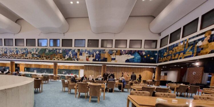 بدء تـــوافد النواب الى مبنى مجلس النواب استعداداً لجلسة منح الثقة لحكومة السوداني