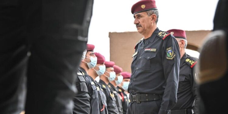 بالفيديو الساعدي يمنح ضباط وموظفي جهاز مكافحة الارهاب قدما ستة اشهر