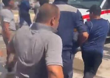 إنقاذ عاملين في الأنبار من فتحة عميقة للصرف الصحي بعد إصابتهما بالاختناق 