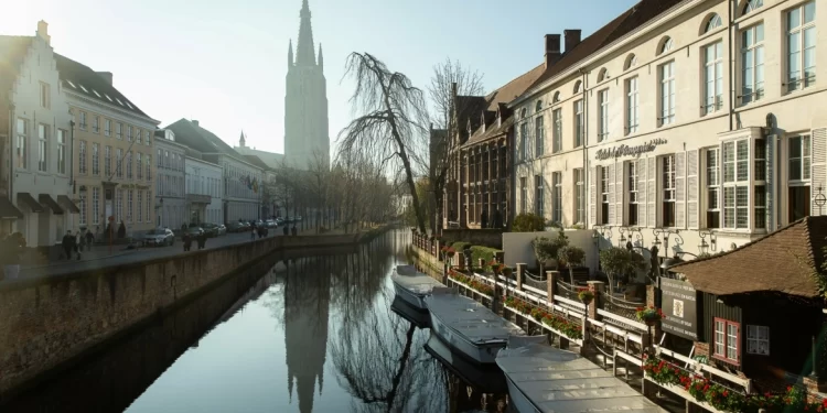 تركت وصية محيّرة وطلبت إخفاء اسمها ,,, ثرية تتبرع بملايين $ من ثروتها لمدينة عشقتها