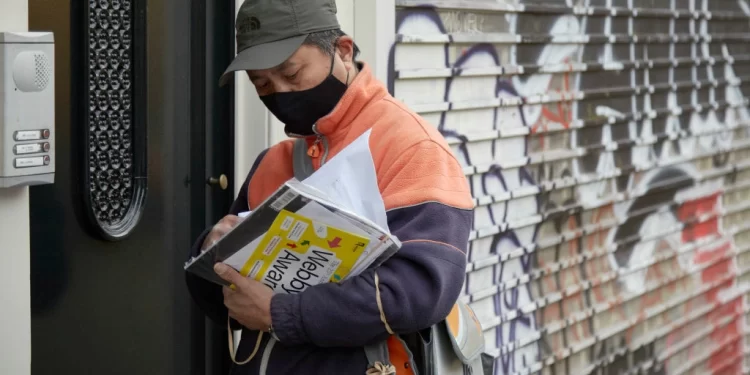 هولندية تتسلم بطاقة بريدية من شقيقتها أُرسلت عام 1980 (وصلت متأخرة 42 عاماً)