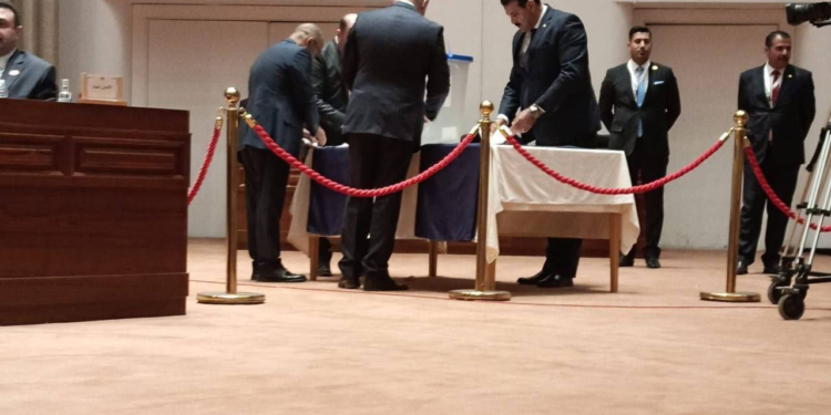 بدء عملية العد والفرز لاختيار رئيس الجمهورية  – عدد الموقعين 277