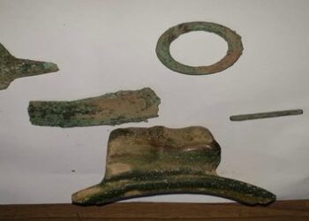العثور على 5 قطع اثرية باحدى نواحي ميسان