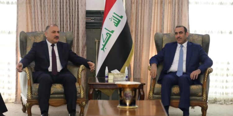 وزيـر الصناعـة والمعـادن يتسلم مهامه