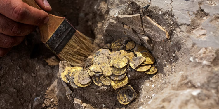 السلطات المصرية تحبط محاولة تهـريب (كنز أثري)