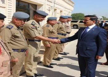 وزير الدفاع يشيد بدور طيران الجيش في حماية سماء ارض العراق وشعبه