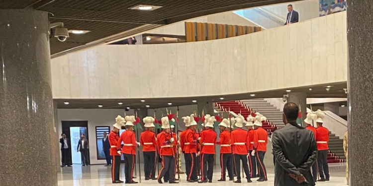 بالصور الحصرية لوكالة “حرية” وصول حرس الشرف الخاص الى مبنى مجلس النواب استعداداً لجلسة منح الثقة لحكومة السوداني