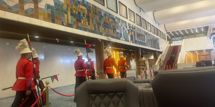 بالصور الحصرية لوكالة “حرية” وصول حرس الشرف الخاص الى مبنى مجلس النواب استعداداً لجلسة منح الثقة لحكومة السوداني