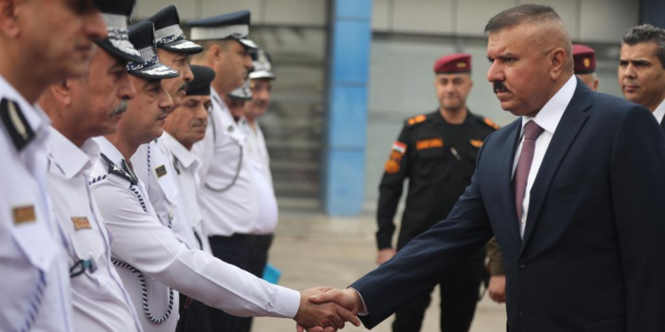وزير الداخلية يزور مديرية المرور العامة ويؤكد انه سيكون سنداً لرجل المرور